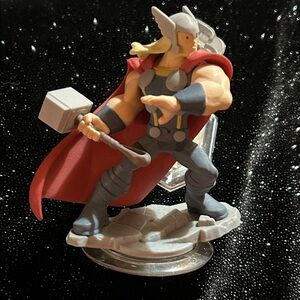 New-Never played. Thor figure/Power Disc/ Collector Card. Disney 2.0 Infinity